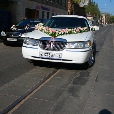 Flower Decoration of a Car �Premium�