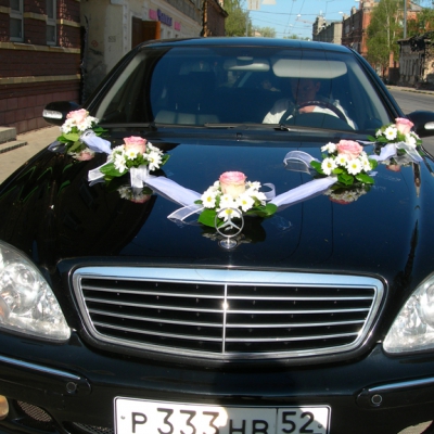 Flower Decoration of a Car �Five Stars�