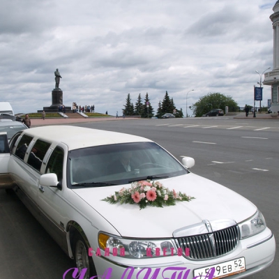 Flower Decoration of a Car �Pink Gerbera�