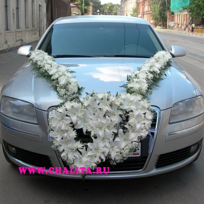Flower decoration of a car �Loving Hearts�